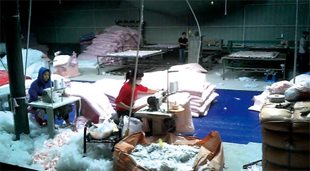 记者暗访昆明“黑心棉”制售窝点 产品主销学校和工地