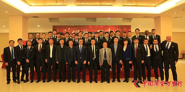 天津权健足球队受邀今晚报社参加冲超夺冠庆功