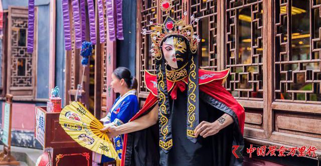 西蜀最古老的街道之一，汇聚成都历史民俗，名气不及宽窄巷子