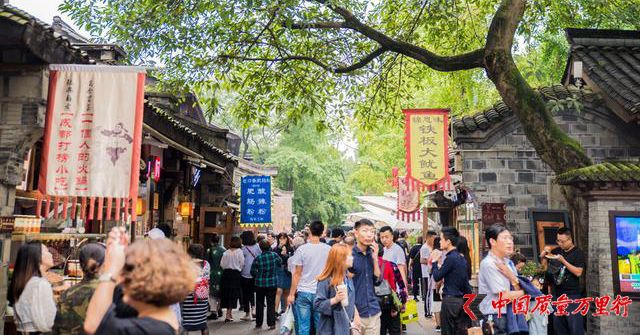 西蜀最古老的街道之一，汇聚成都历史民俗，名气不及宽窄巷子