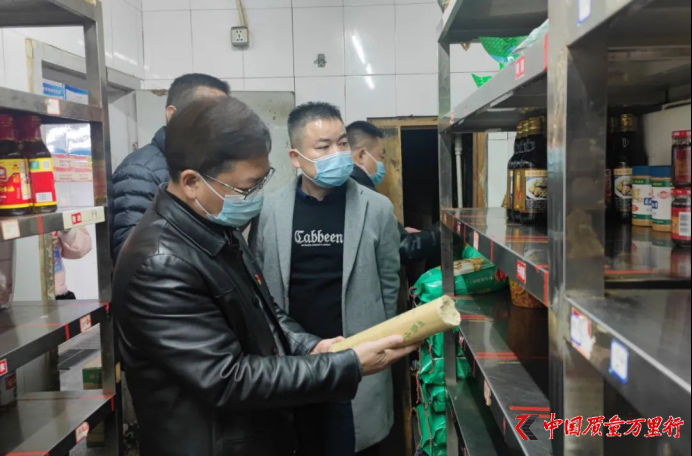 湖南益阳市市场监管局局长龚悟云带队督查“两会”食品和特种设备安全保障工作
