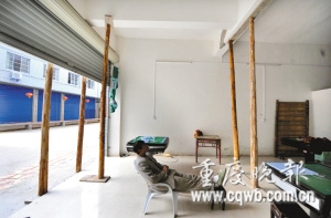 商品房靠木棒支撑被称楼脆脆续:调查结果公布