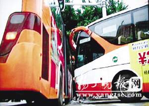 女生下车被2辆公交车夹死所乘车被指违规停站