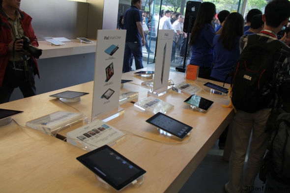 苹果三里屯店里待售的iPad 2 苹果三里屯店里待售的iPad 2