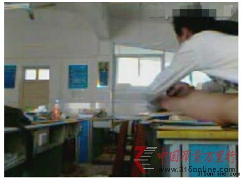 湖北武汉17中教室门曝光 邱佳卉否认自己是女