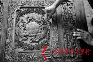 ���ֺ�ľ�Ҿ߽��ס��м����С�