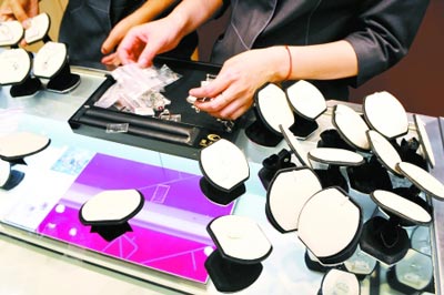 周大福18K红宝石戒指不合格郑州专柜称未听说