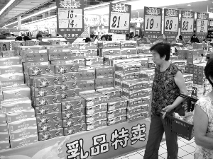 卫生部表示有关部门正论证问题奶粉赔偿方案