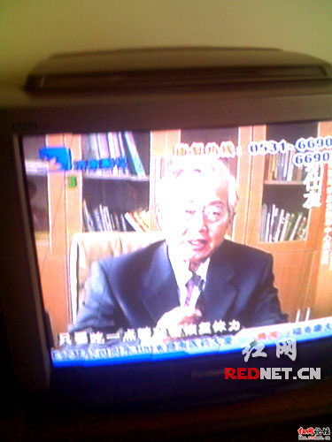 网友揭秘电视广告专家造假一人客串多个角色