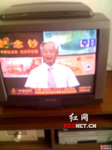 网友揭秘电视广告专家造假一人客串多个角色