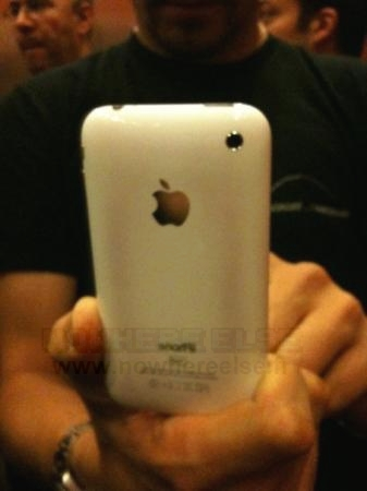 组图:苹果新版iPhone过热烫脸 外壳烧变色 (3)