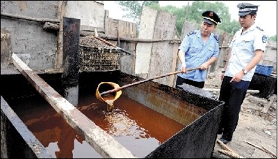 北京地沟油窝点每月炼1吨月进数千元