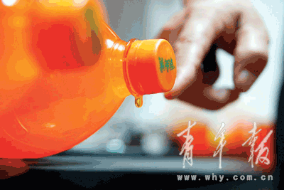 未开封美年达瓶口不严漏水两天只剩半瓶(图)