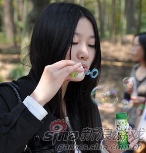 帅哥美女齐亮相 客服十六强靓照大比拼_中国质