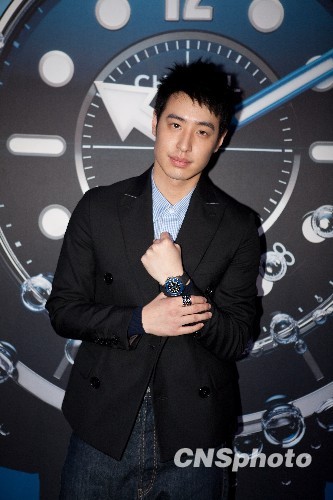 潘玮柏为蟑螂开微博 吓到大S飙泪张惠妹掉手机