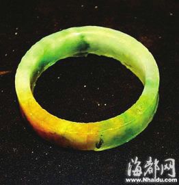 注入含铁化学剂(呈黄色,似翡色) 注入含铁化学剂(呈黄色,似翡色)