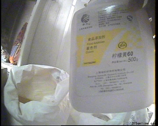 把白面染成“玉米面”的柠檬黄 把白面染成“玉米面”的柠檬黄