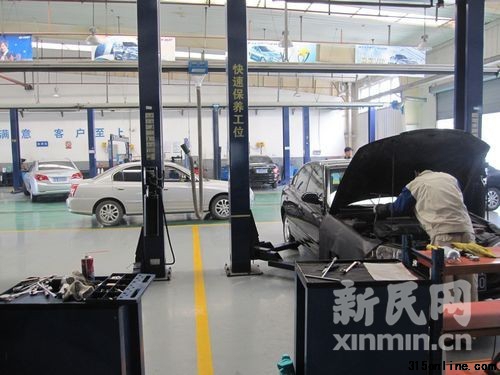 检测点内停满了前来检测的车辆。新民网实习生曹彦娜 浦建路回传 检测点内停满了前来检测的车辆。新民网实习生曹彦娜 浦建路回传