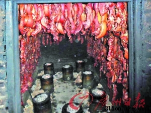 3毒腊肉由工业用盐、敌百虫腌制,蜂窝煤球熏烤。 3毒腊肉由工业用盐、敌百虫腌制,蜂窝煤球熏烤。