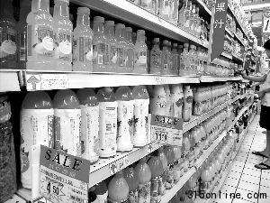 内地食品饮料公司则纷纷撇清关系,打出“无添加”的招牌。Phototex/供图