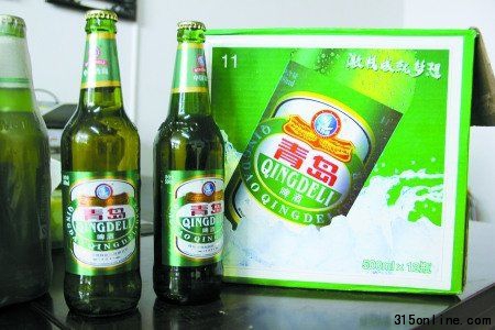 无论是外箱包装还是瓶子,青得利和青岛啤酒都很相似