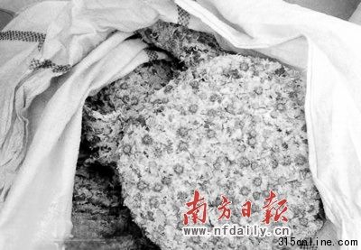 硫磺熏制的饼花。(资料图) 硫磺熏制的饼花。(资料图)