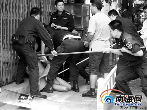 男子狂犬病“潜伏”六年发作医院门口见人就咬