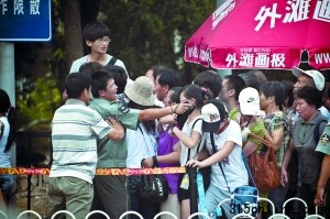 北大暑假每日“限游”5000游客参观引发争议(图)