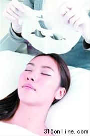 香港目前仍无化妆品含防腐剂的标准含量,内地可添加防腐剂含量的最高上限为0.8%。