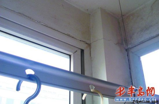 楼体裂纹 半岛网提供图片 楼体裂纹 半岛网提供图片