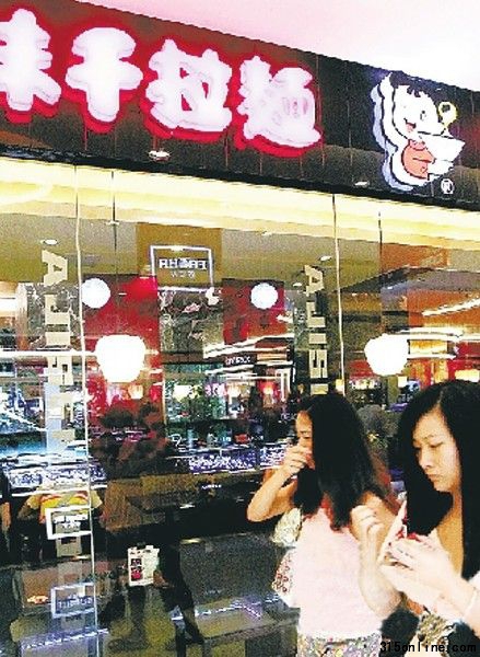 洋快餐连曝食品问题 偶发事件成挡箭牌