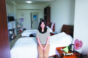 前日,一名日本女生在北大中关新园留学生宿舍。