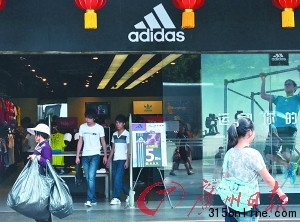 涉事品牌深圳店面销售正常。 涉事品牌深圳店面销售正常。