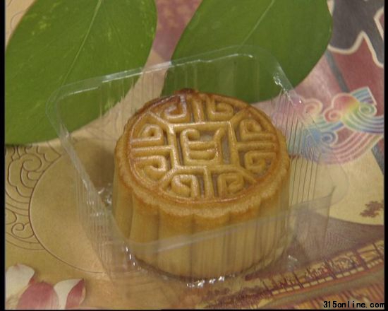 月饼托里有隐患 资料图 月饼托里有隐患 资料图