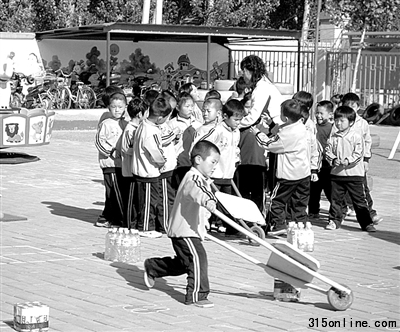 幼儿园高收费越来越贵入园难催生高收费