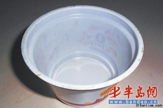 碗口处可看到明显的污渍。 碗口处可看到明显的污渍。