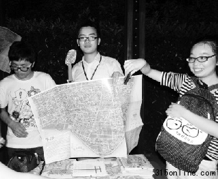 大学生手绘卡通版三维立体杭州城区地图受热捧(图)