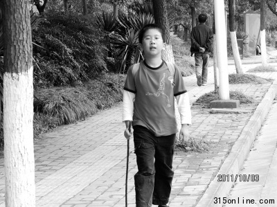 10岁男孩暴走40公里磨炼意志母亲开车来接不坐