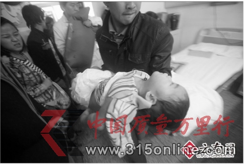 4岁女童被亲妈殴打进医院院方下病危通知单(图)