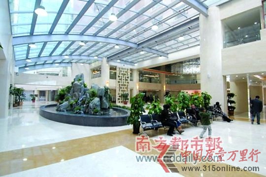 干部病房大楼的内饰像酒店大堂。 网络图片