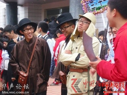 点图查看下一页 网爆沈阳一中学学生着侵华日军军服参加运动会(图)(2)