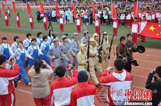 高中生着侵华日军军服参加运动会校方称不妥