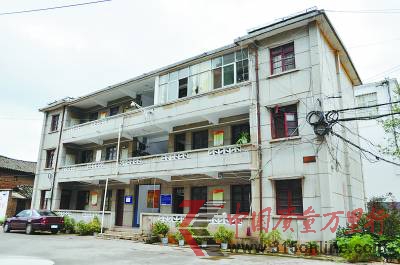 政府办公楼40年未改扩建投亿元建楼供学生上课