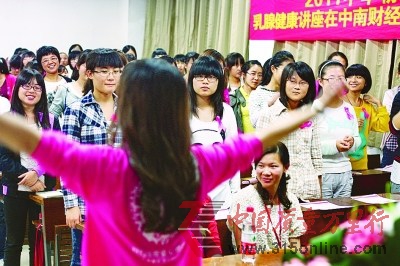 女子隆胸后肌肉被严重腐蚀乳房坠入腹部(图)