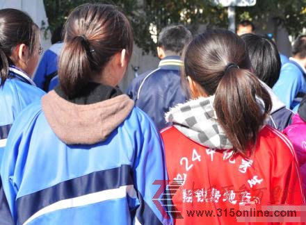 内蒙古包头全部收回奖励优秀学生红色校服(图)