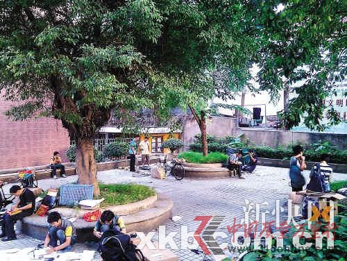 中大南校区的固定派件点。陈海生/摄