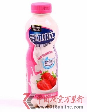 图为可口可乐品牌饮料“美汁源果粒奶优”(清新草莓口味)。