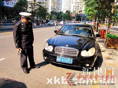 湘A·A5003”目前已被扣留。新快报记者 黄学民/摄
