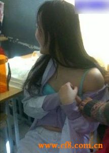 中学生扒内衣_广东女中学生被扒衣服(2)
