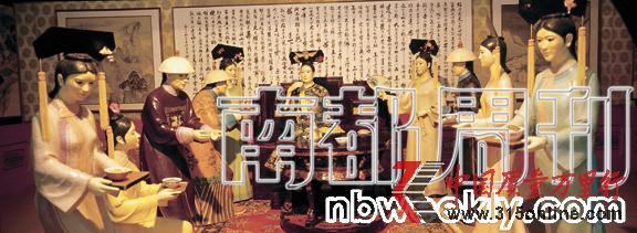 茅台酒厂展览馆内的清代宫廷雕像。 茅台酒厂展览馆内的清代宫廷雕像。